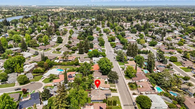 6860 Pocket Rd, Sacramento, CA 95831