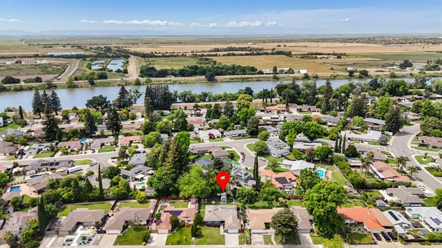 6860 Pocket Rd, Sacramento, CA 95831