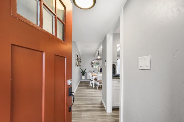 6860 Pocket Rd, Sacramento, CA 95831