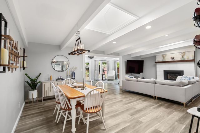 6860 Pocket Rd, Sacramento, CA 95831