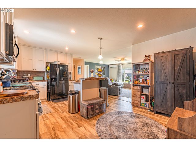 1415 S BERTELSEN Rd 108, Eugene, OR 97402