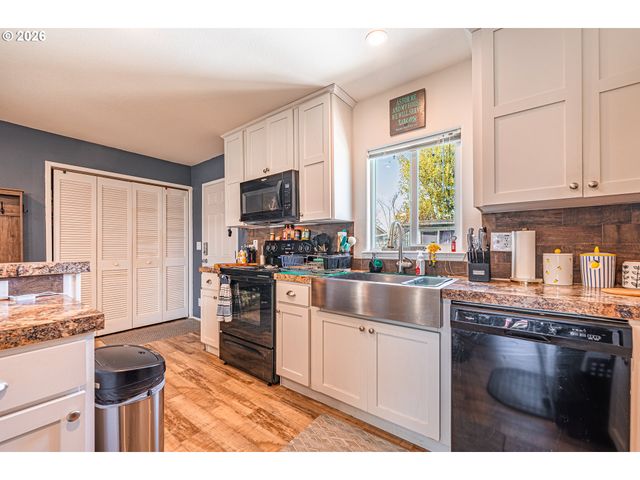 1415 S BERTELSEN Rd 108, Eugene, OR 97402