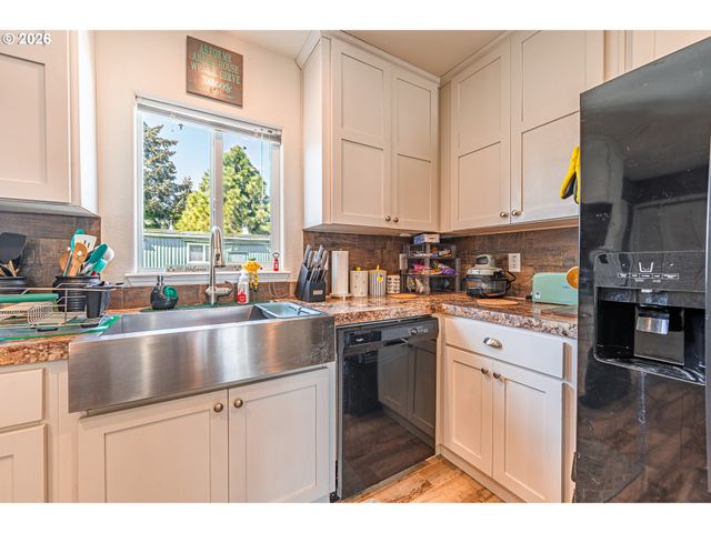 1415 S BERTELSEN Rd 108, Eugene, OR 97402