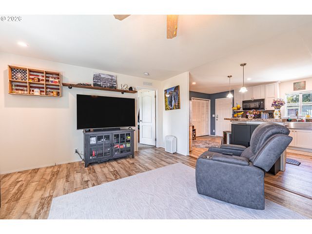 1415 S BERTELSEN Rd 108, Eugene, OR 97402