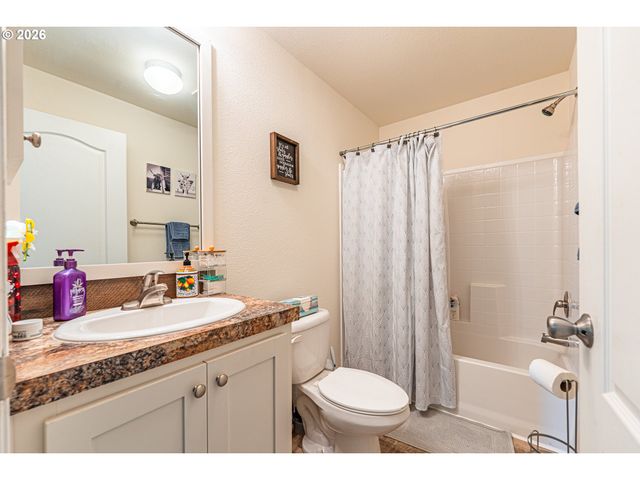 1415 S BERTELSEN Rd 108, Eugene, OR 97402