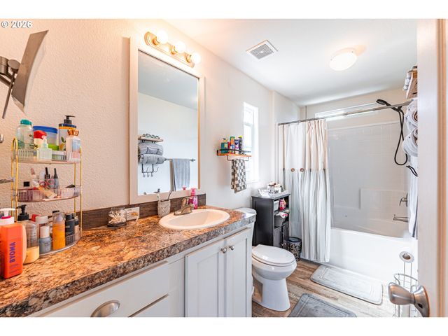 1415 S BERTELSEN Rd 108, Eugene, OR 97402