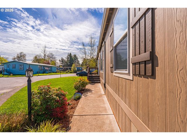 1415 S BERTELSEN Rd 108, Eugene, OR 97402