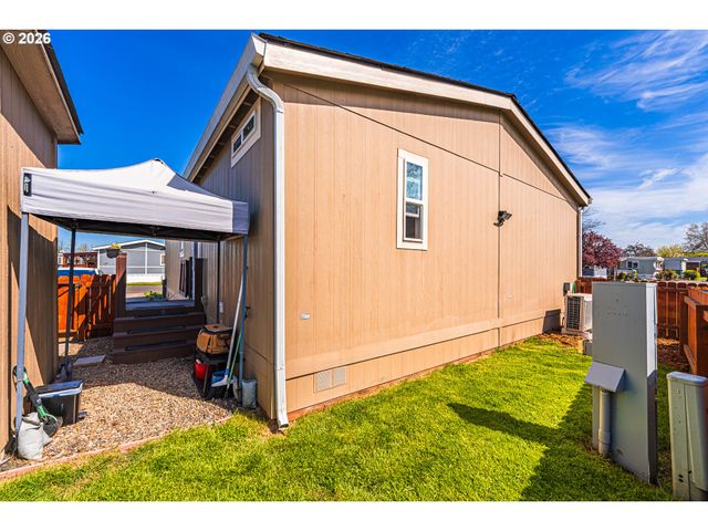 1415 S BERTELSEN Rd 108, Eugene, OR 97402