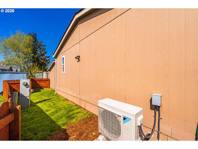 1415 S BERTELSEN Rd 108, Eugene, OR 97402