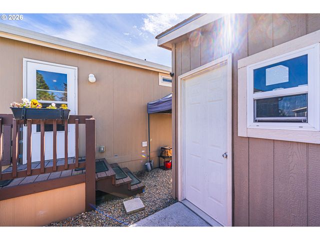 1415 S BERTELSEN Rd 108, Eugene, OR 97402