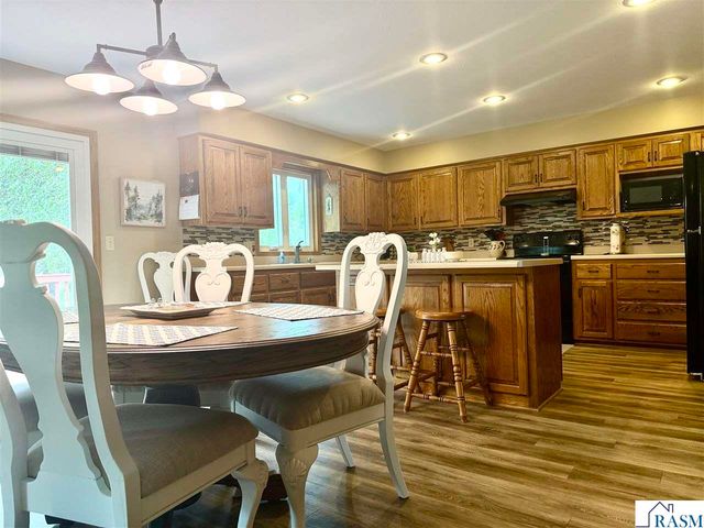 1310 Lloyd Lane, St. Peter, MN 56082