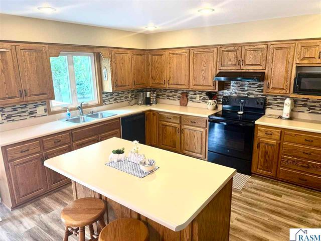1310 Lloyd Lane, St. Peter, MN 56082
