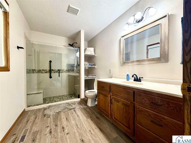 1310 Lloyd Lane, St. Peter, MN 56082