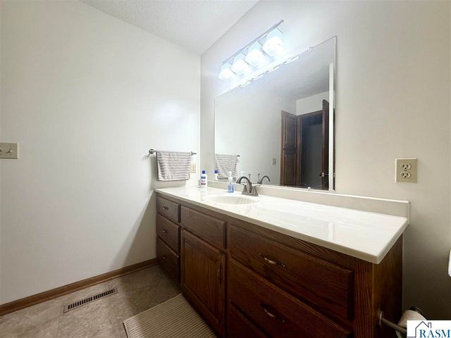 1310 Lloyd Lane, St. Peter, MN 56082