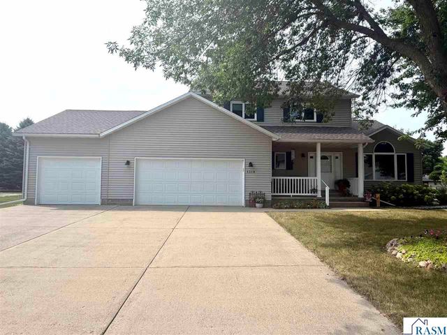 1310 Lloyd Lane, St. Peter, MN 56082