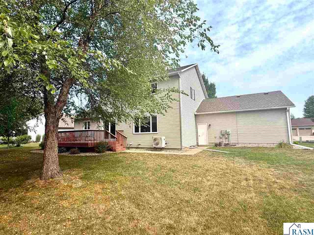 1310 Lloyd Lane, St. Peter, MN 56082
