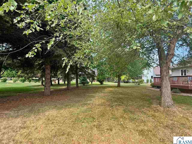 1310 Lloyd Lane, St. Peter, MN 56082
