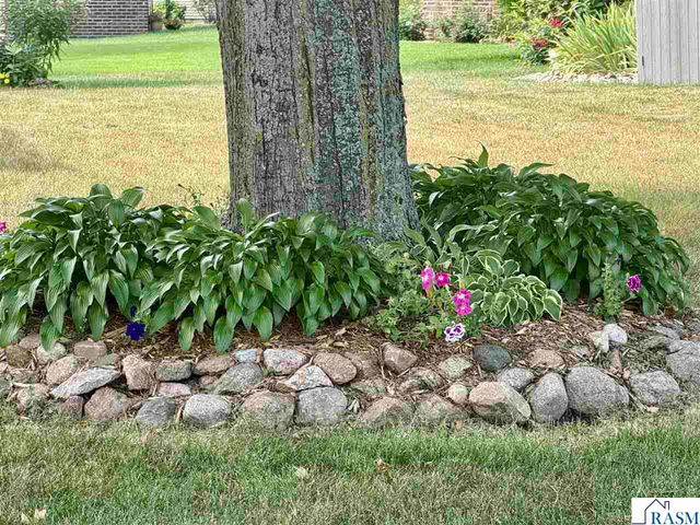 1310 Lloyd Lane, St. Peter, MN 56082