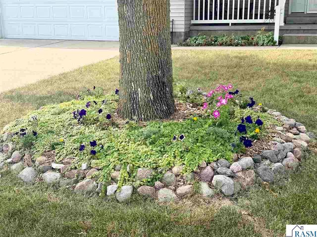 1310 Lloyd Lane, St. Peter, MN 56082