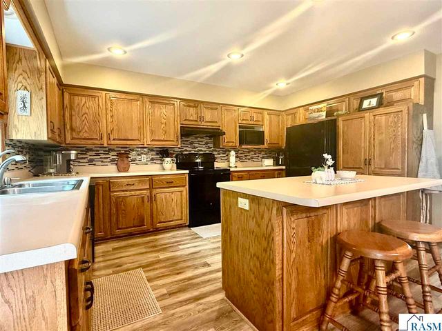1310 Lloyd Lane, St. Peter, MN 56082