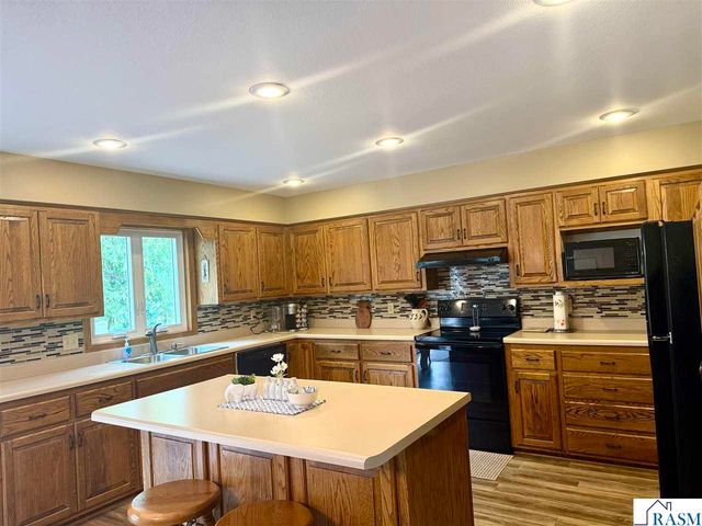 1310 Lloyd Lane, St. Peter, MN 56082
