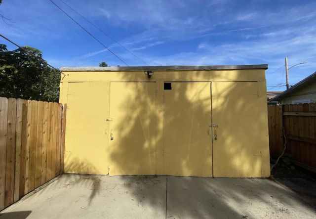 121 E Warner St, Ventura, CA 93001