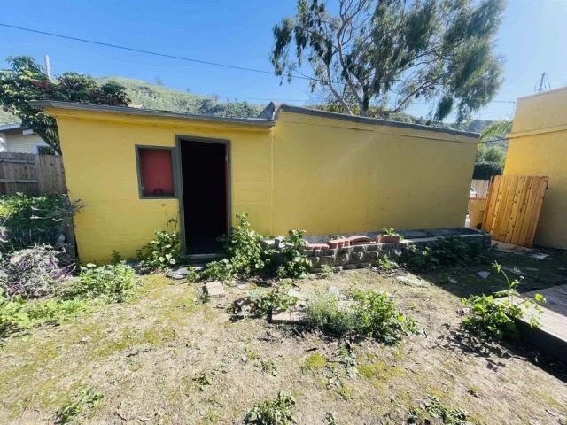 121 E Warner St, Ventura, CA 93001