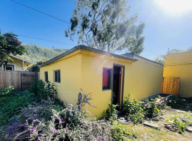 121 E Warner St, Ventura, CA 93001