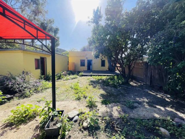 121 E Warner St, Ventura, CA 93001