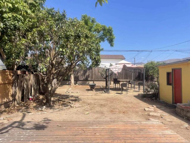 121 E Warner St, Ventura, CA 93001