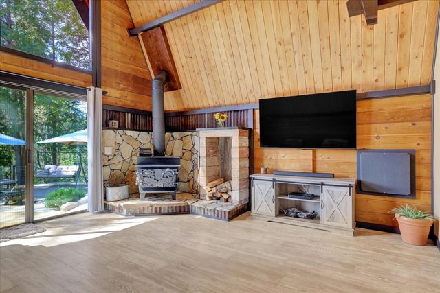 10295 Little Tree Ct, Grass Valley, CA 95949