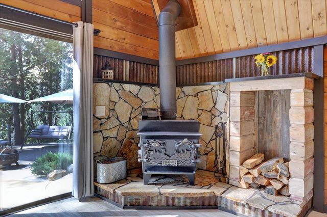 10295 Little Tree Ct, Grass Valley, CA 95949