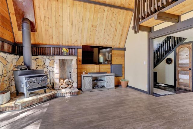 10295 Little Tree Ct, Grass Valley, CA 95949