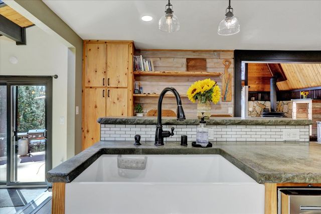 10295 Little Tree Ct, Grass Valley, CA 95949