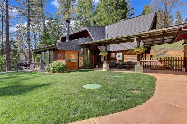 10295 Little Tree Ct, Grass Valley, CA 95949