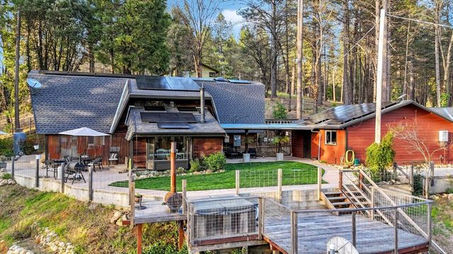 10295 Little Tree Ct, Grass Valley, CA 95949