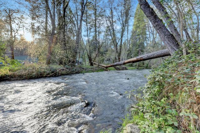 10295 Little Tree Ct, Grass Valley, CA 95949