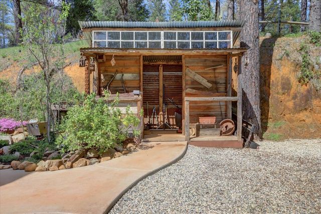 10295 Little Tree Ct, Grass Valley, CA 95949