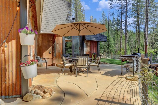 10295 Little Tree Ct, Grass Valley, CA 95949
