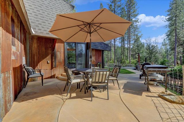 10295 Little Tree Ct, Grass Valley, CA 95949