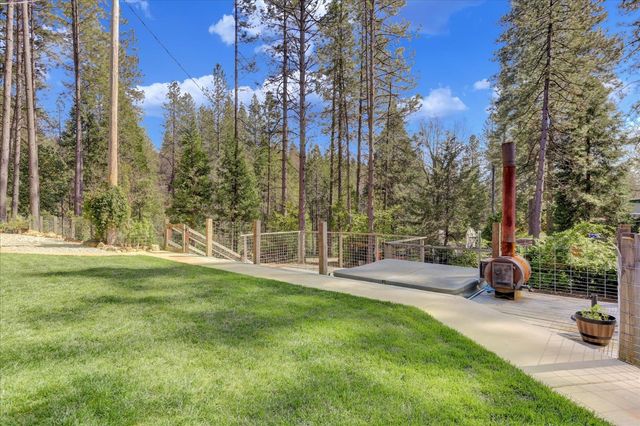 10295 Little Tree Ct, Grass Valley, CA 95949