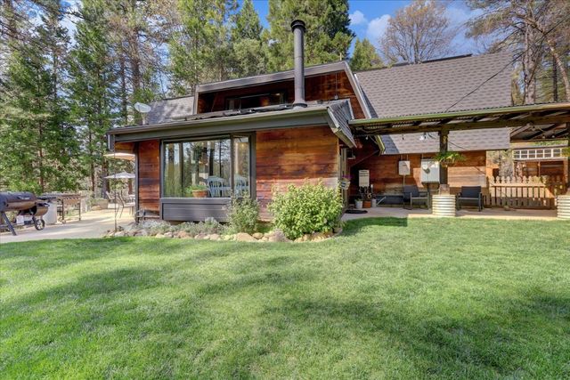 10295 Little Tree Ct, Grass Valley, CA 95949