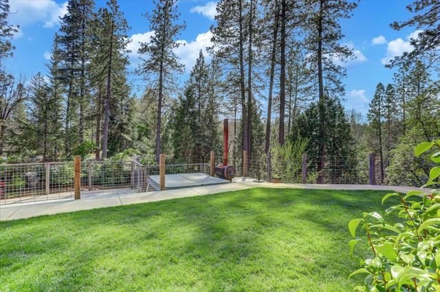 10295 Little Tree Ct, Grass Valley, CA 95949