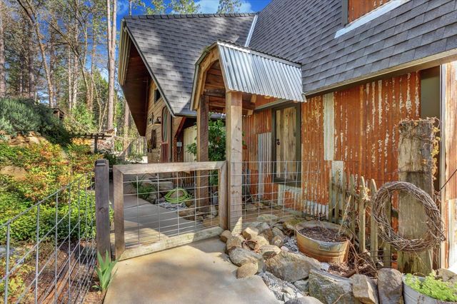 10295 Little Tree Ct, Grass Valley, CA 95949