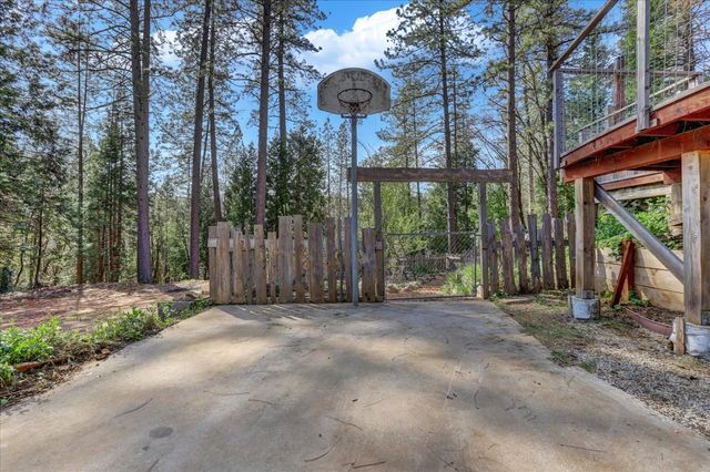 10295 Little Tree Ct, Grass Valley, CA 95949