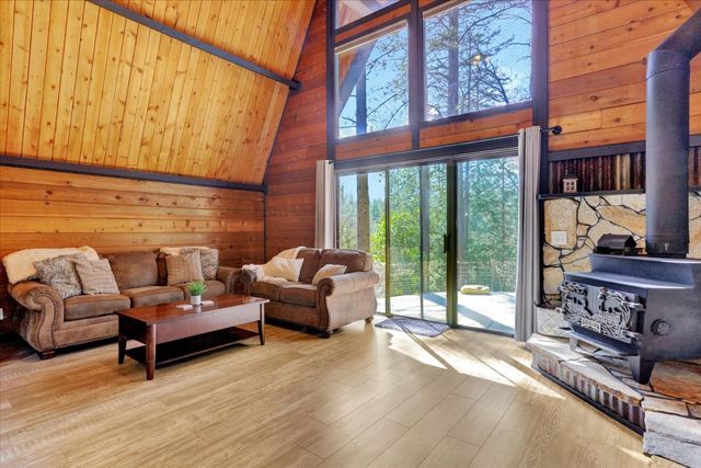 10295 Little Tree Ct, Grass Valley, CA 95949