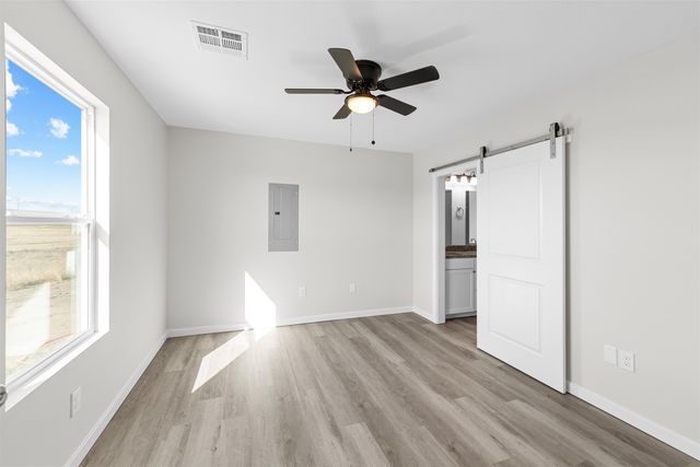 3014 Fountain Dr, Salina, KS 67401