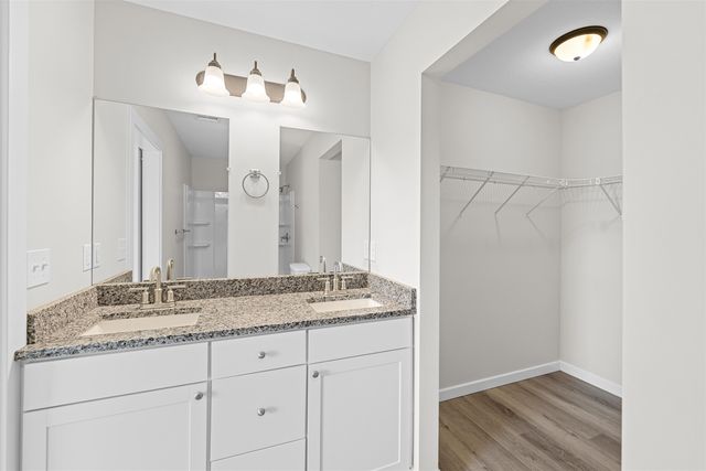 3014 Fountain Dr, Salina, KS 67401