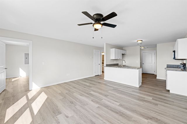 3014 Fountain Dr, Salina, KS 67401