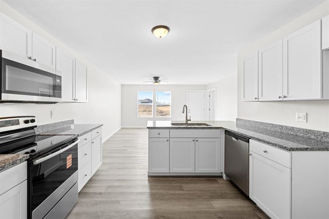 3014 Fountain Dr, Salina, KS 67401